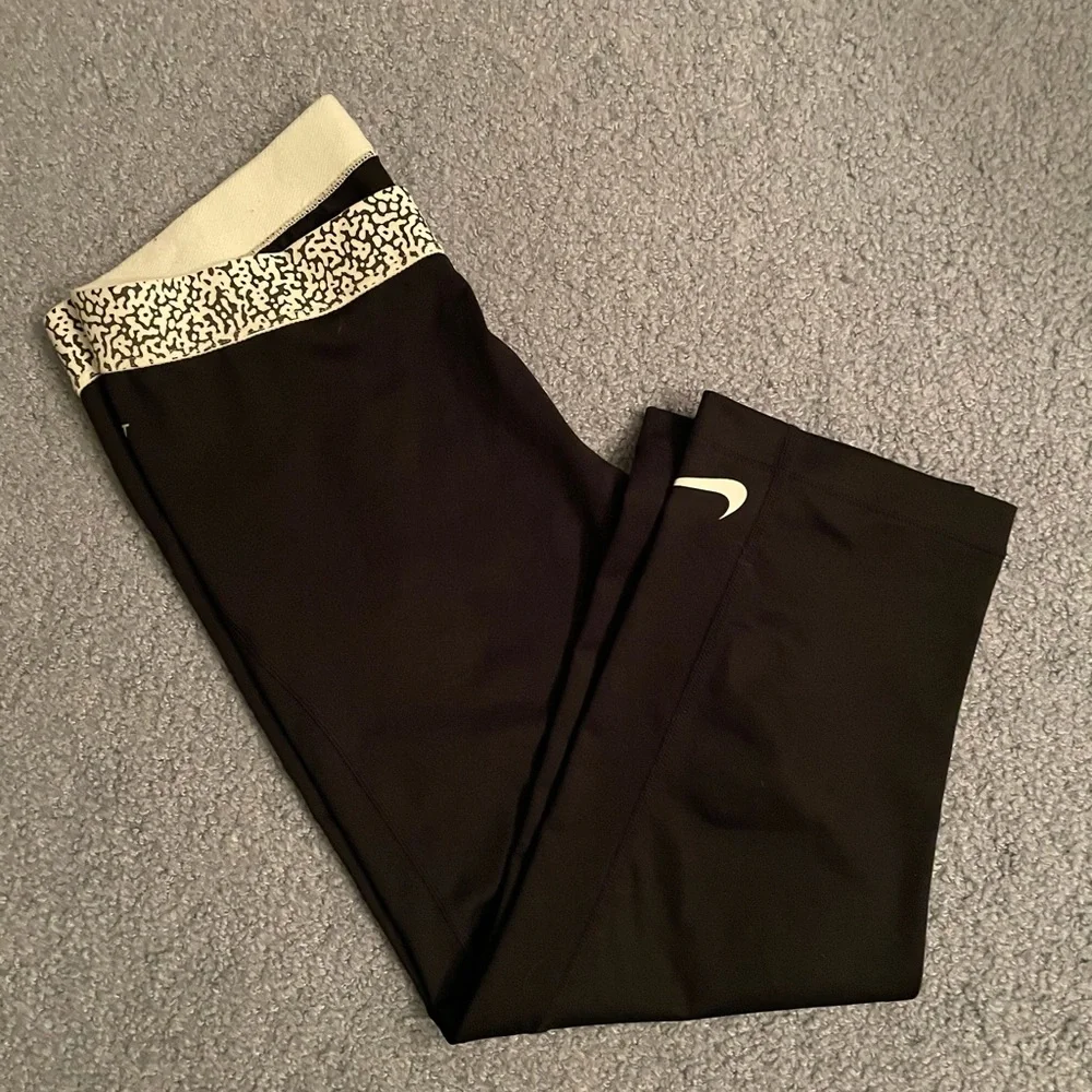 Nike crops - Picture 2 of 3